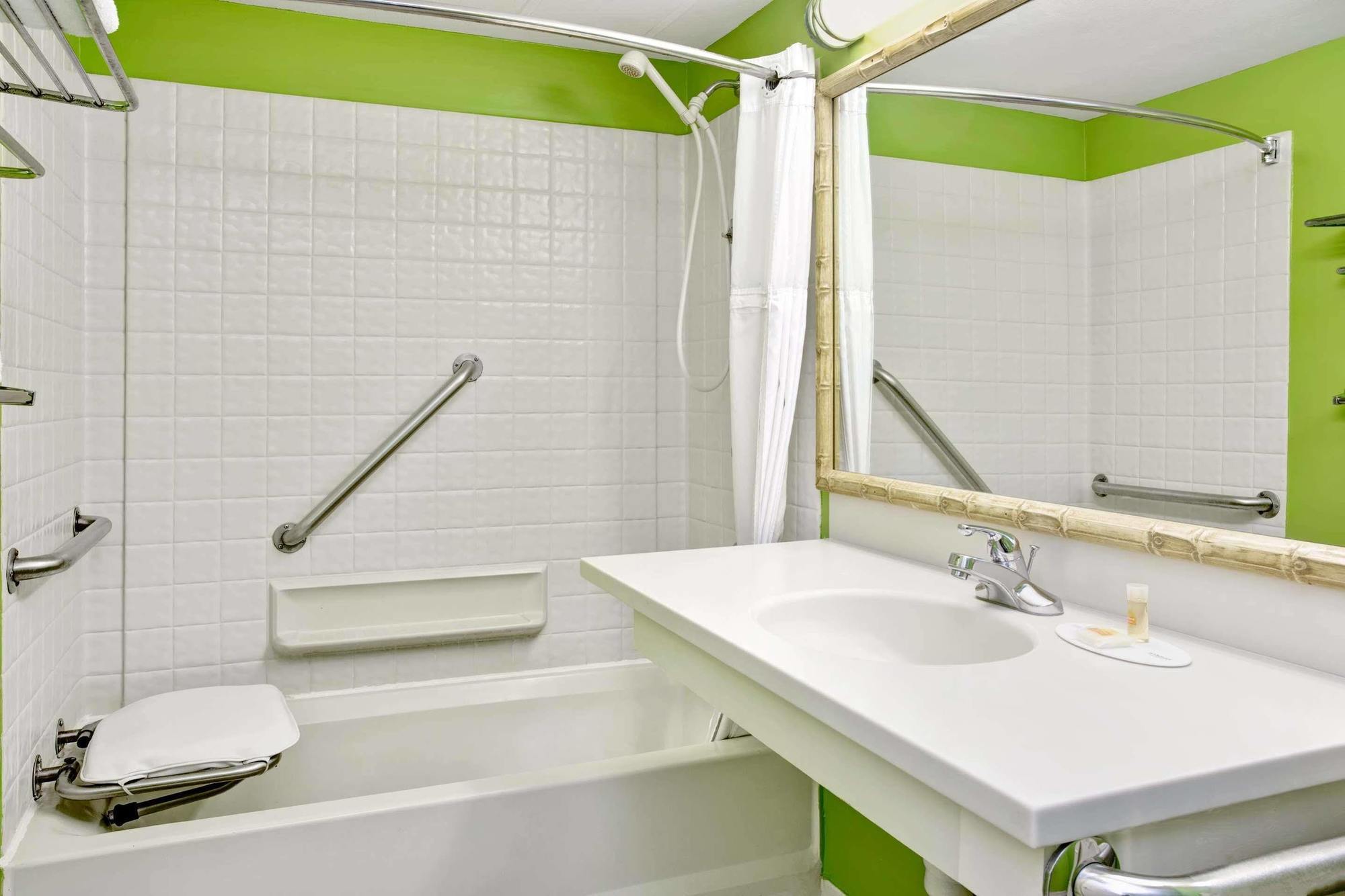 Rodeway Davenport-champions Gate Inn 2*