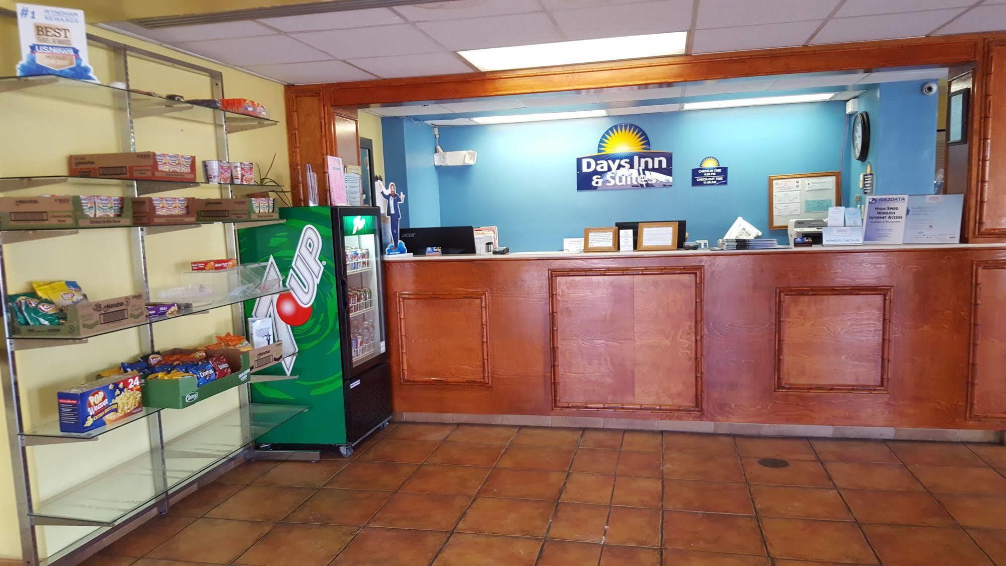 Rodeway Davenport-champions Gate 2*