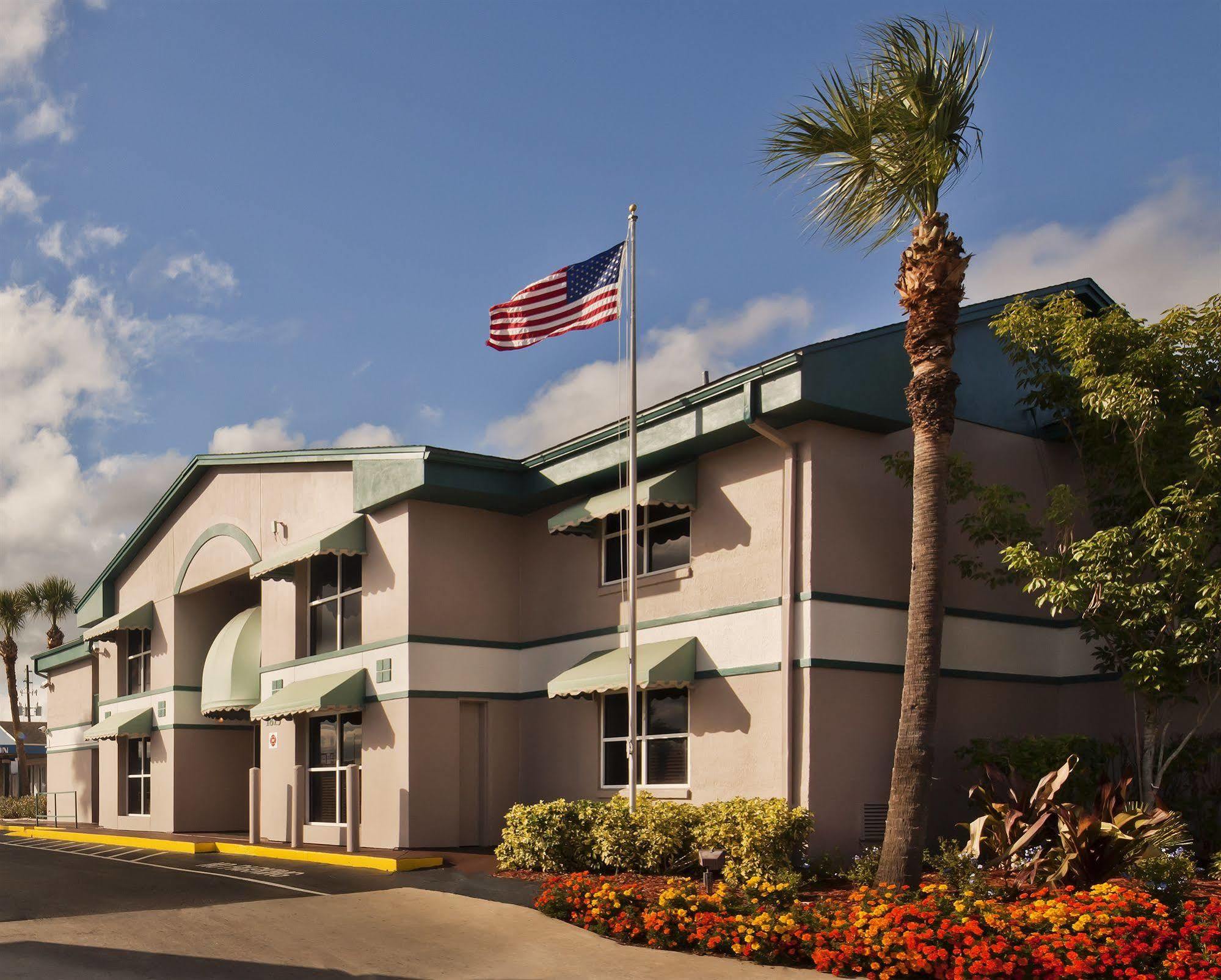 Super 8 By Wyndham Motel 2*