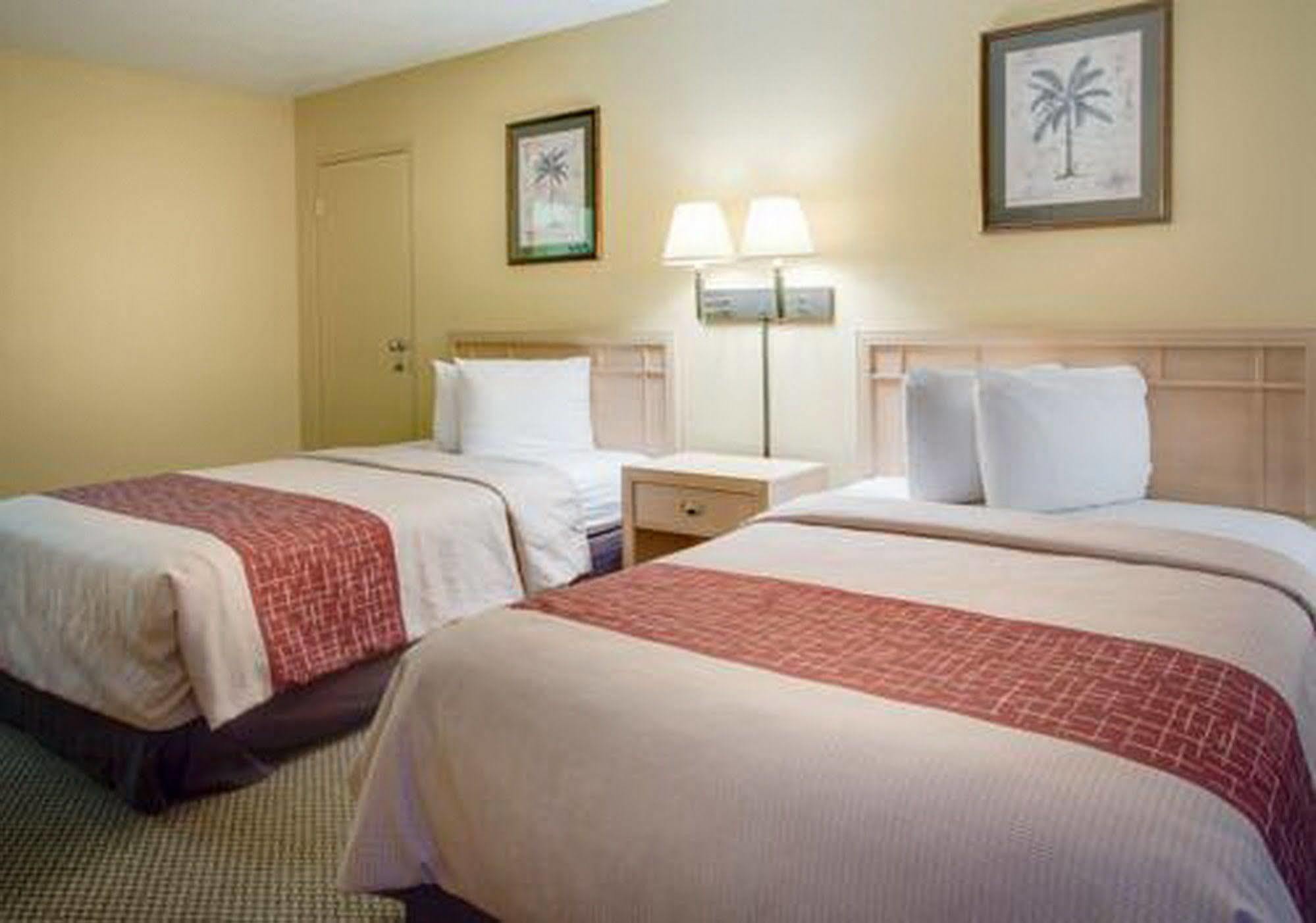 Hotel Fairbridge Inn Express Dundee 2*