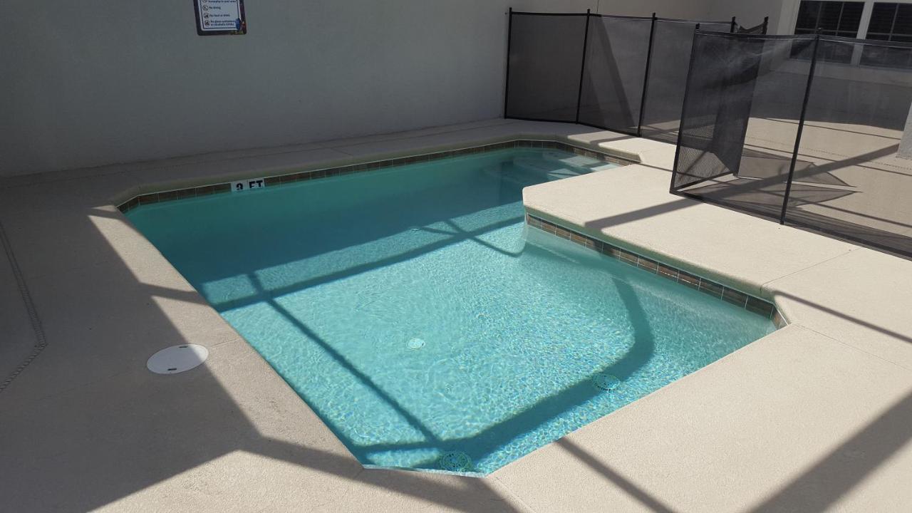4 Bedroom Private Lakefront Town At Storey Near World Parks Apartment Kissimmee