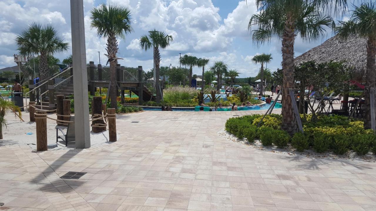 4 Bedroom Private Lakefront Town At Storey Near World Parks *
