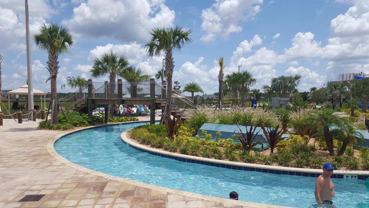 Apartment 4 Bedroom Private Lakefront Town At Storey Near World Parks