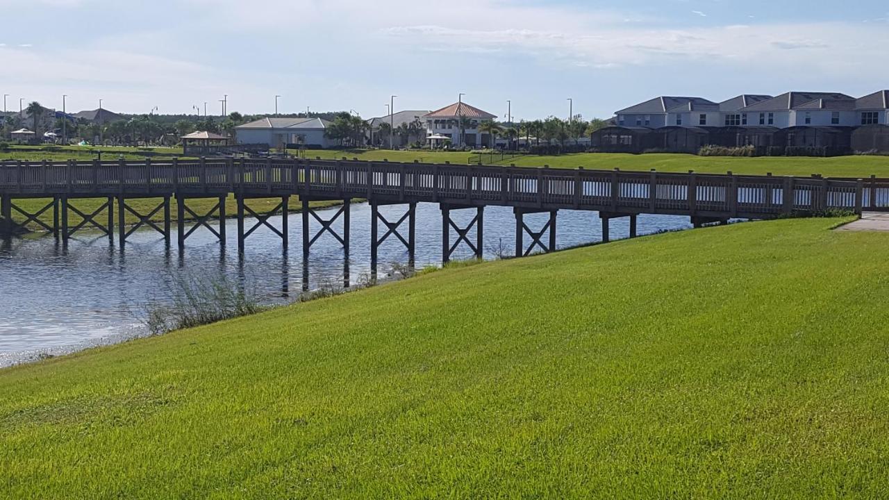 4 Bedroom Private Lakefront Town At Storey Near World Parks Kissimmee