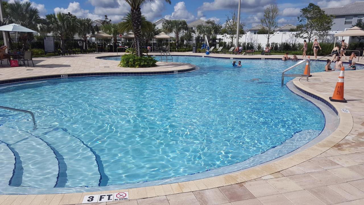4 Bedroom Private Lakefront Town At Storey Near World Parks Apartment Kissimmee