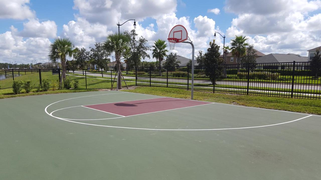 Apartment 4 Bedroom Private Lakefront Town At Storey Near World Parks