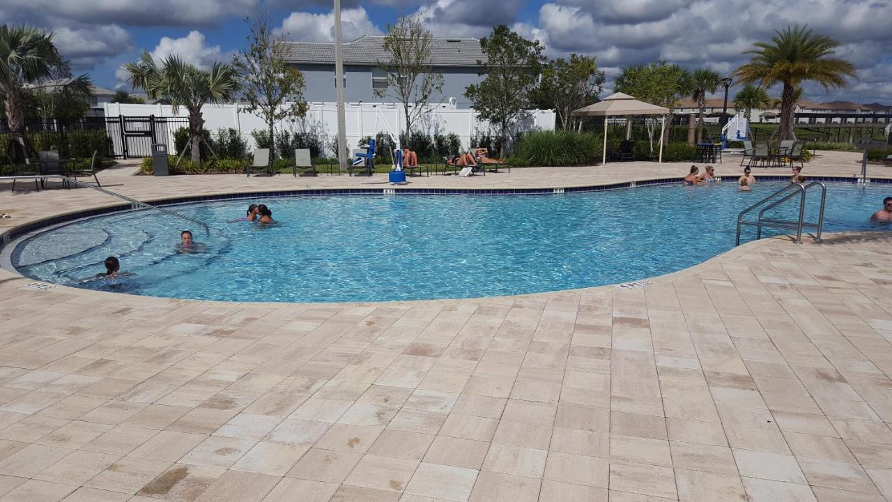 4 Bedroom Private Lakefront Town At Storey Near World Parks Kissimmee
