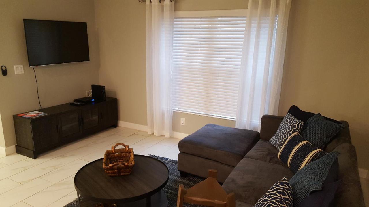4 Bedroom Private Lakefront Town At Storey Near World Parks Apartment *