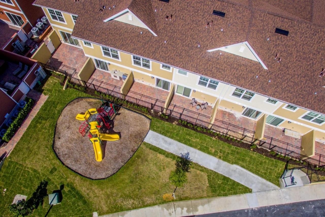 Dream Townhome With Balcony Summerville Su7576 *