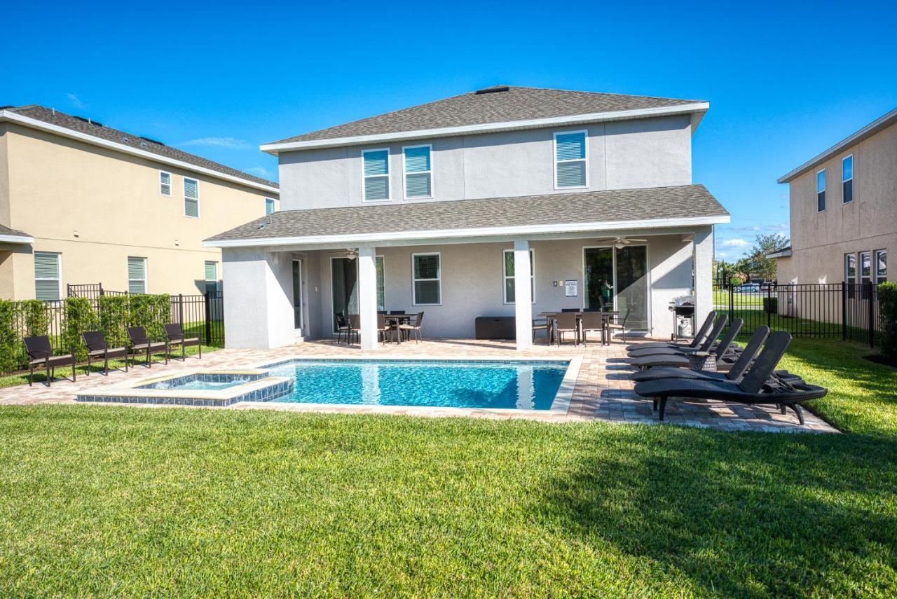 Dream Villa: Private Pool & Entertainment Haven *