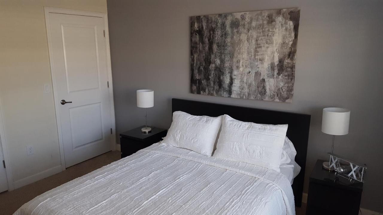4 Bedroom Private Lakefront Town At Storey Near World Parks Apartment *