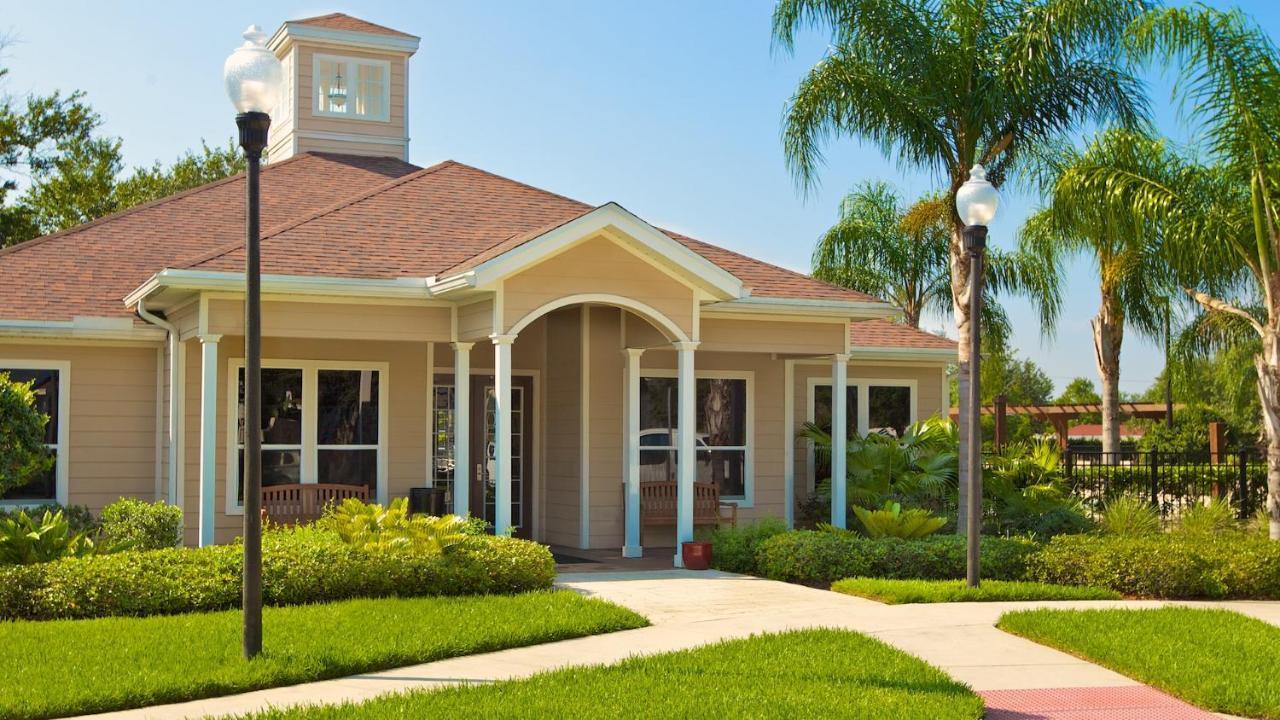 Derby Townhome At Lucaya Near Villa