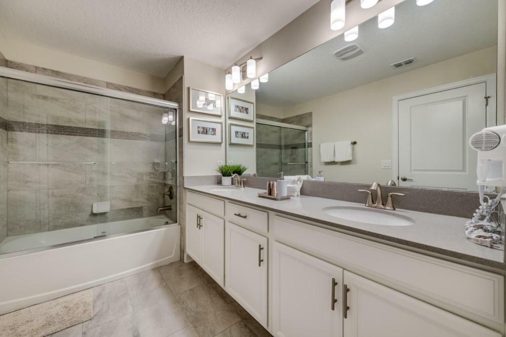 Villa Elegant With Themed Bedrooms Near *