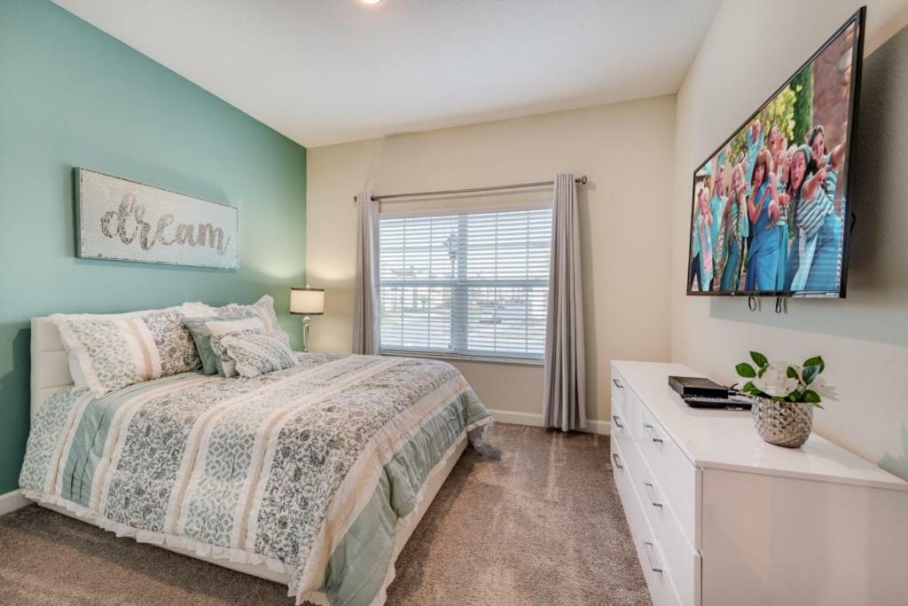 Elegant With Themed Bedrooms Near Villa