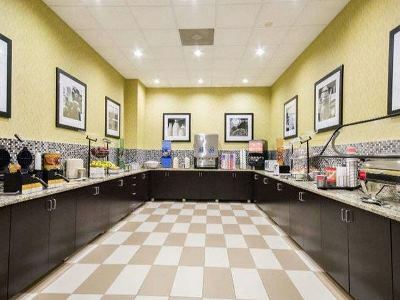 Ramada By Wyndham Florida Mall Hotel
