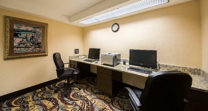 Hotel Ramada By Wyndham Florida Mall 3*