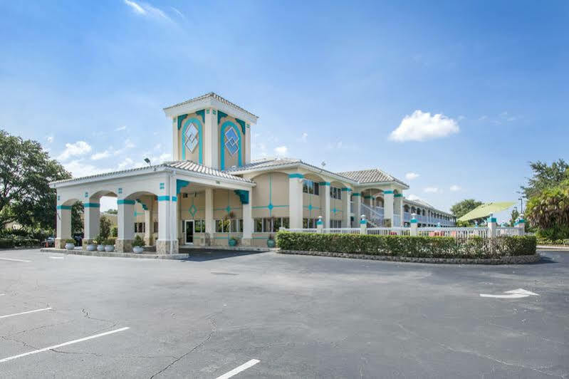Quality Clermont West Hotel 2*