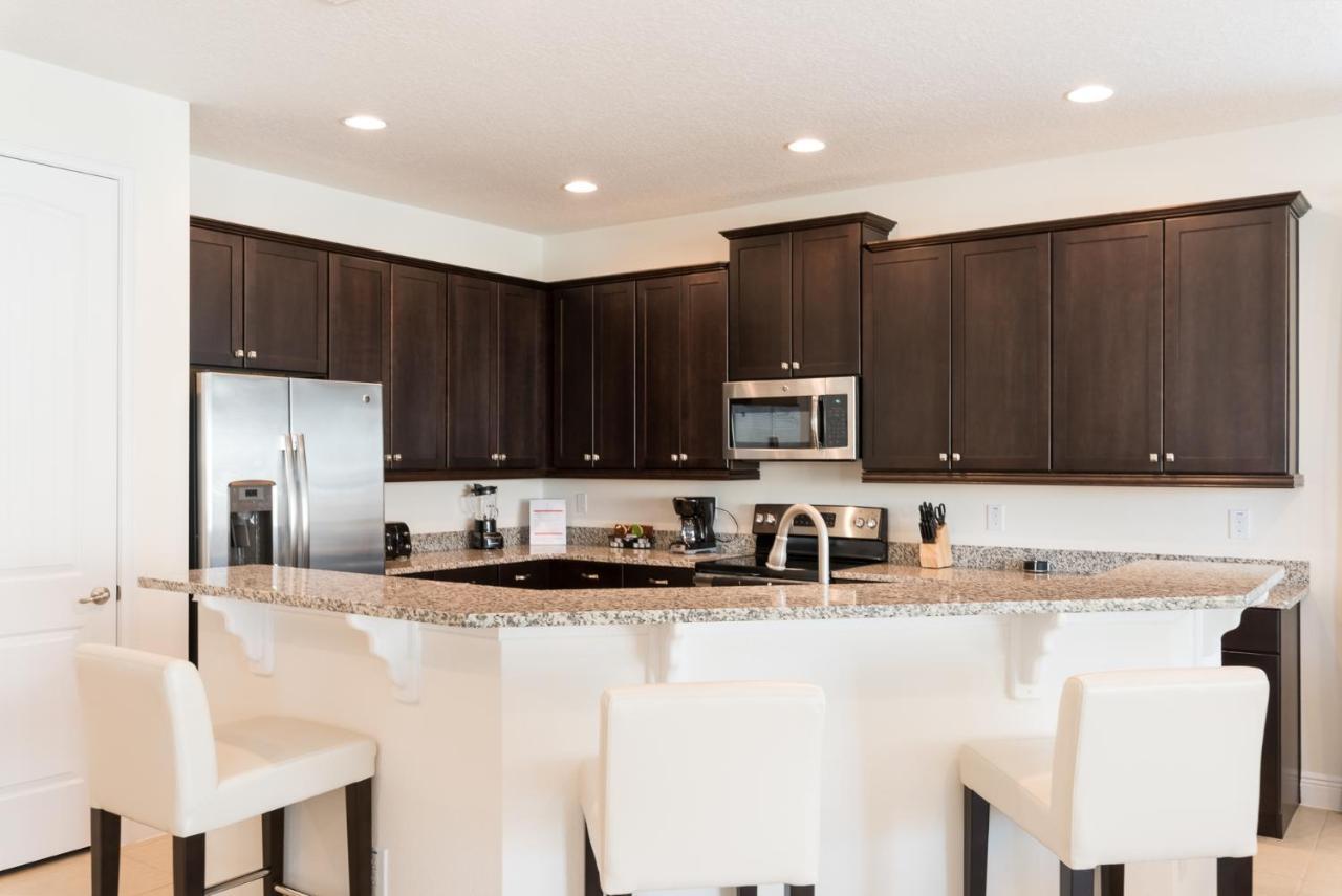 Stunning Near By Rentyl With Private Pool, Game Room, Themed & Amenities - 210m *