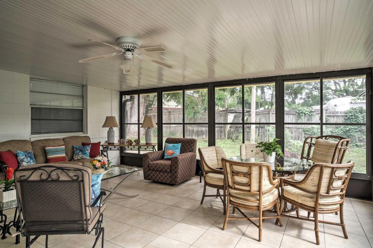 Quiet Near Shopping And 15 Miles From Orlando! Holiday home *