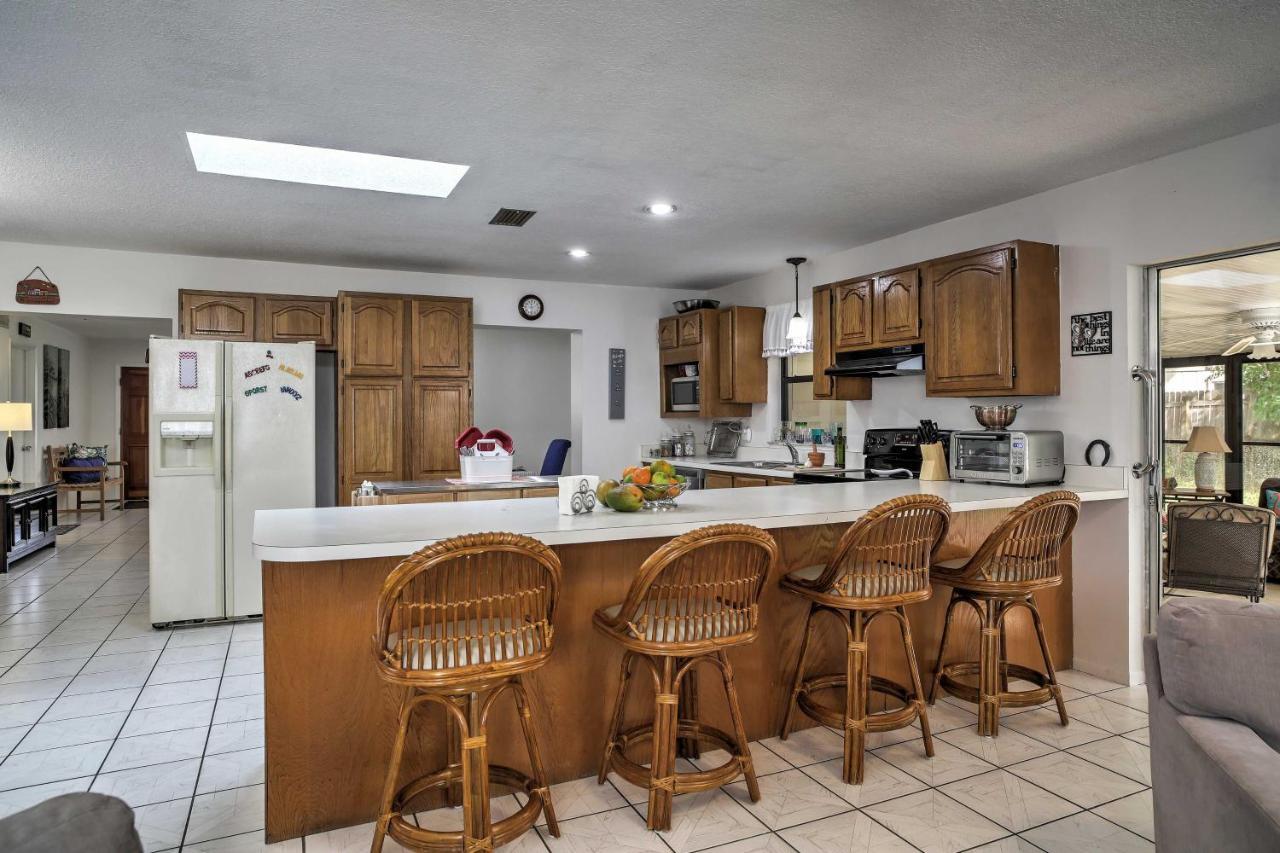 Holiday home Quiet Near Shopping And 15 Miles From Orlando!