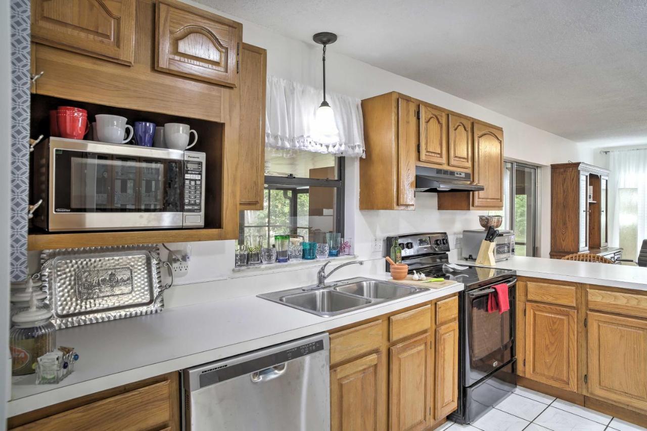 Quiet Near Shopping And 15 Miles From Orlando! Holiday home *