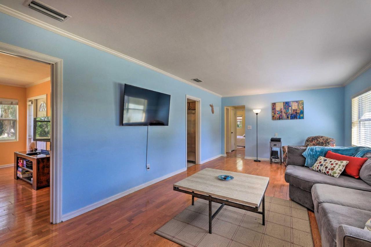 Holiday home With Large Backyard About 1 Mile From Fsc!