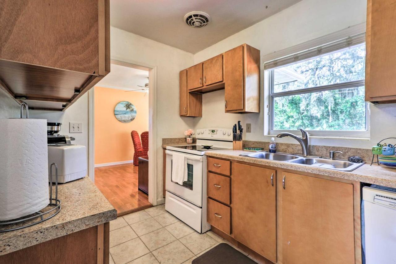 With Large Backyard About 1 Mile From Fsc! Holiday home Lakeland