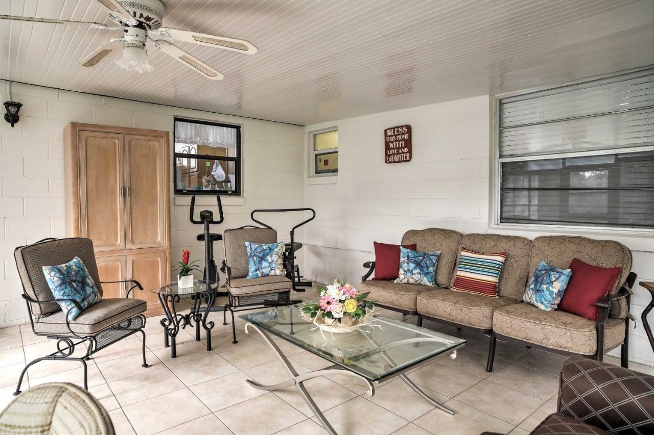 Quiet Near Shopping And 15 Miles From Orlando! Holiday home *