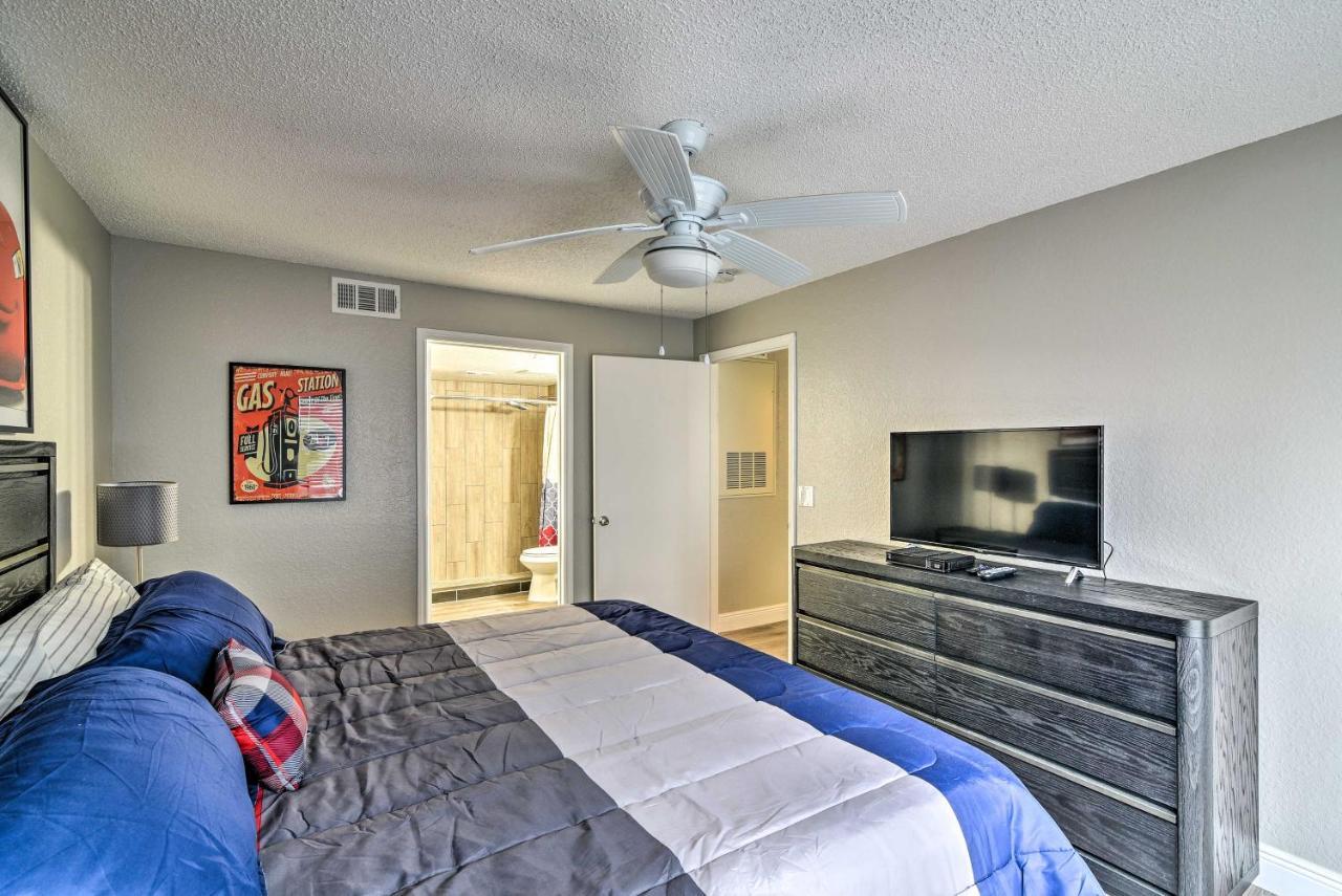 In With Hot Tub And Pool Access Apartment
