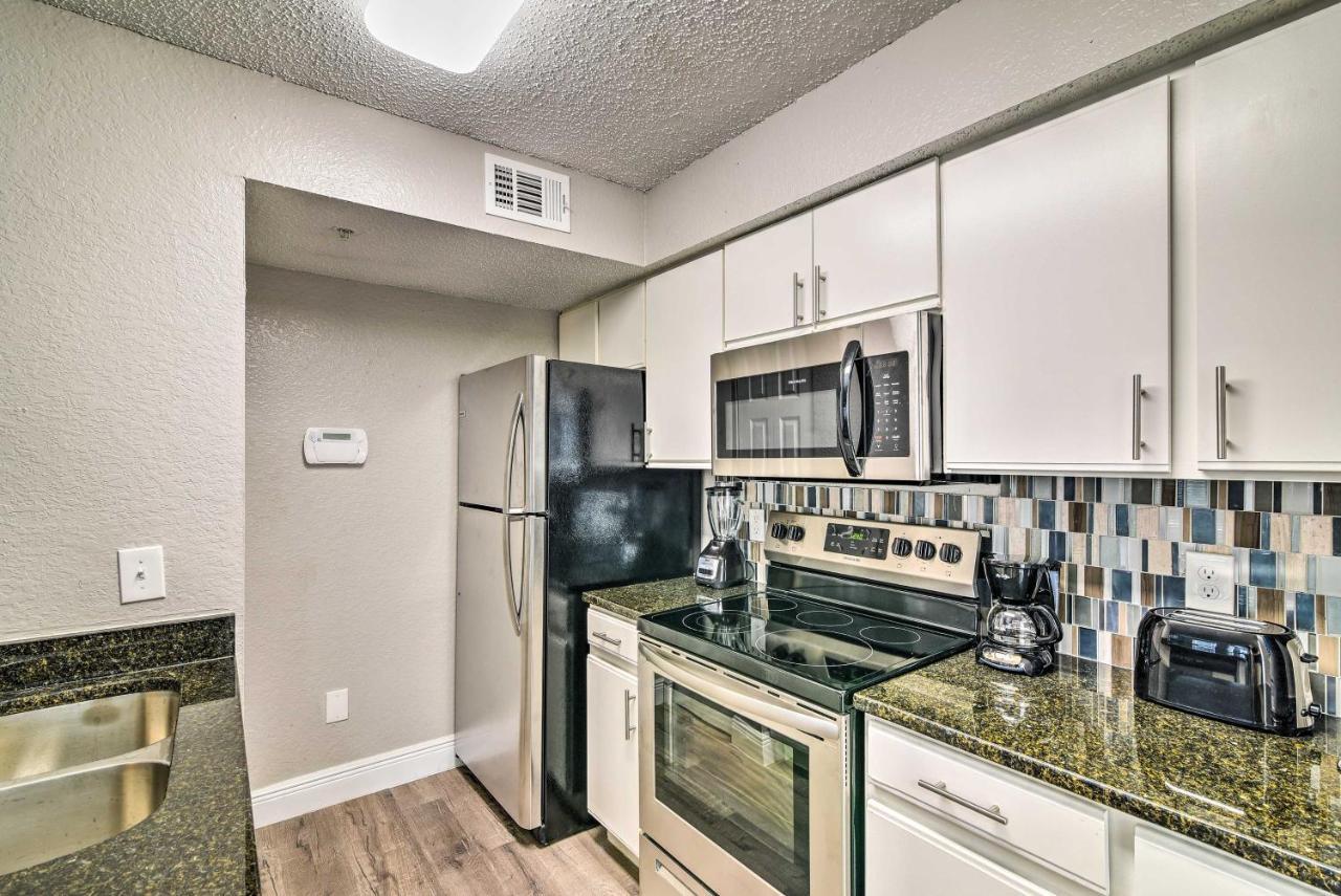 In With Hot Tub And Pool Access Apartment