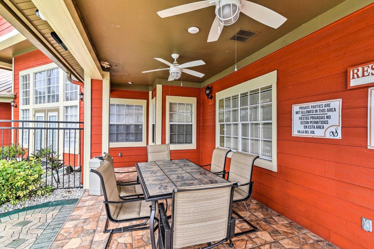 In With Hot Tub And Pool Access Apartment