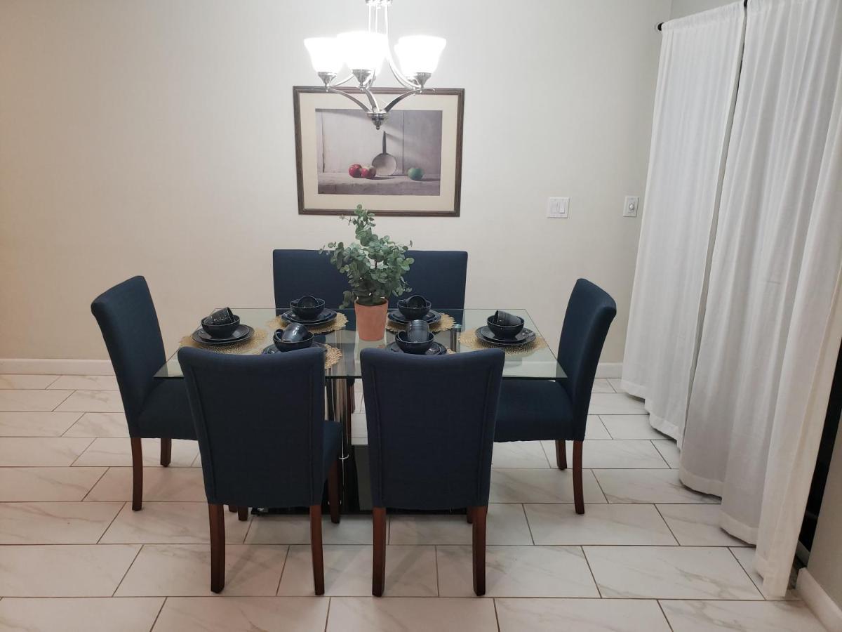 4 Bedroom Private Lakefront Town At Storey Near World Parks Kissimmee