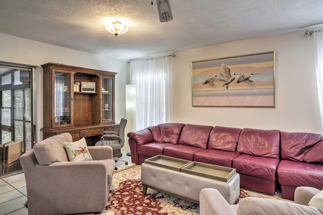 Quiet Near Shopping And 15 Miles From Orlando! Holiday home *