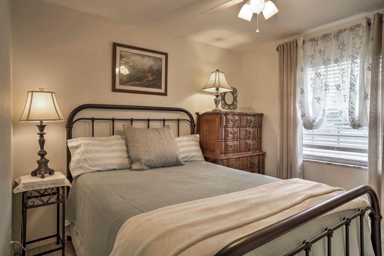 Quiet Near Shopping And 15 Miles From Orlando!
