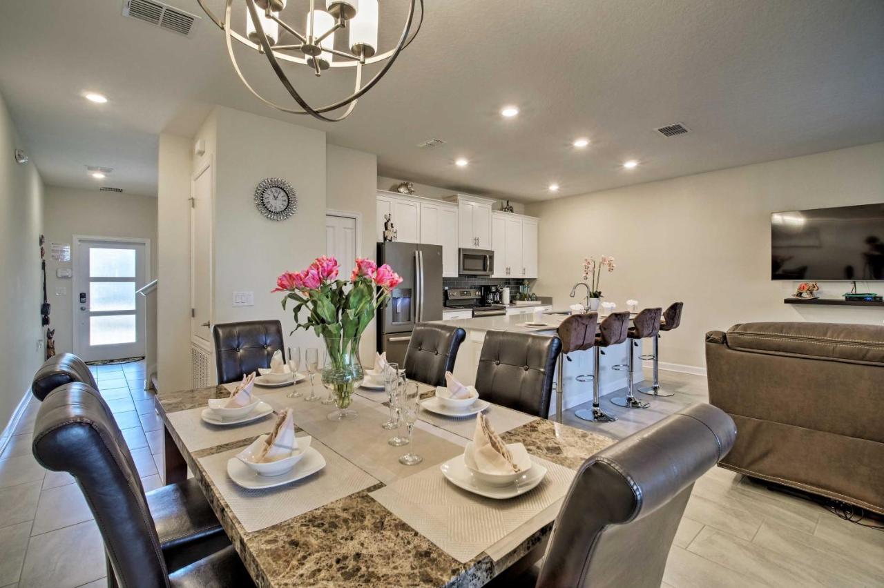 Disney-area Townhome With Lanai And Amenities!