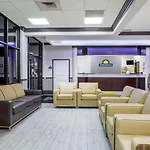 Days Inn & Suites By Wyndham Orlando Airport