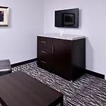 Clarion Inn & Suites Across From Universal Orlando Resort