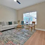 Stylish & Cozy Retreat Prime Location Fully Equipped