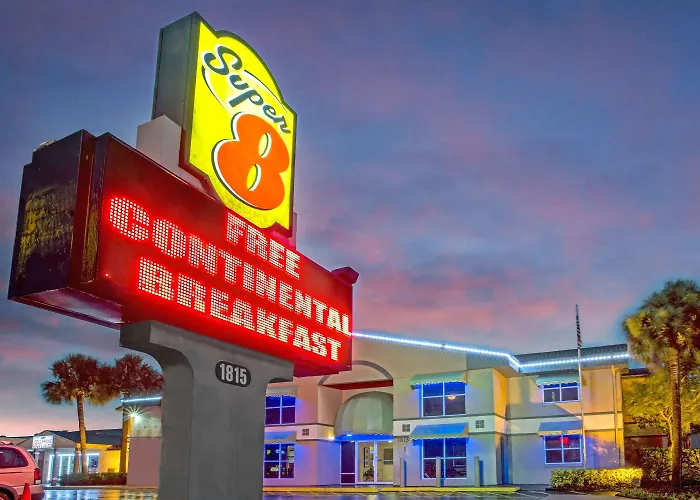 Super 8 By Wyndham Kissimmee