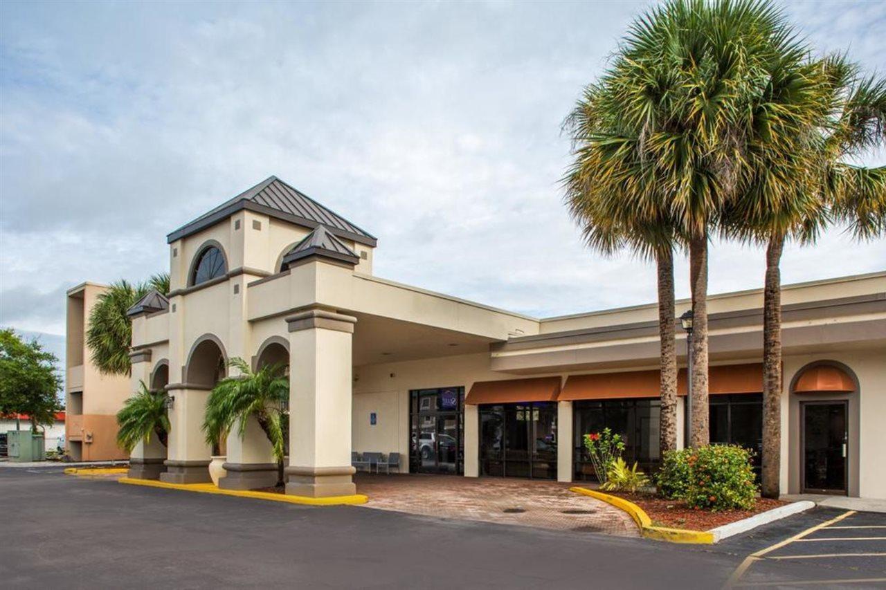 Days & By Wyndham Airport Motel
