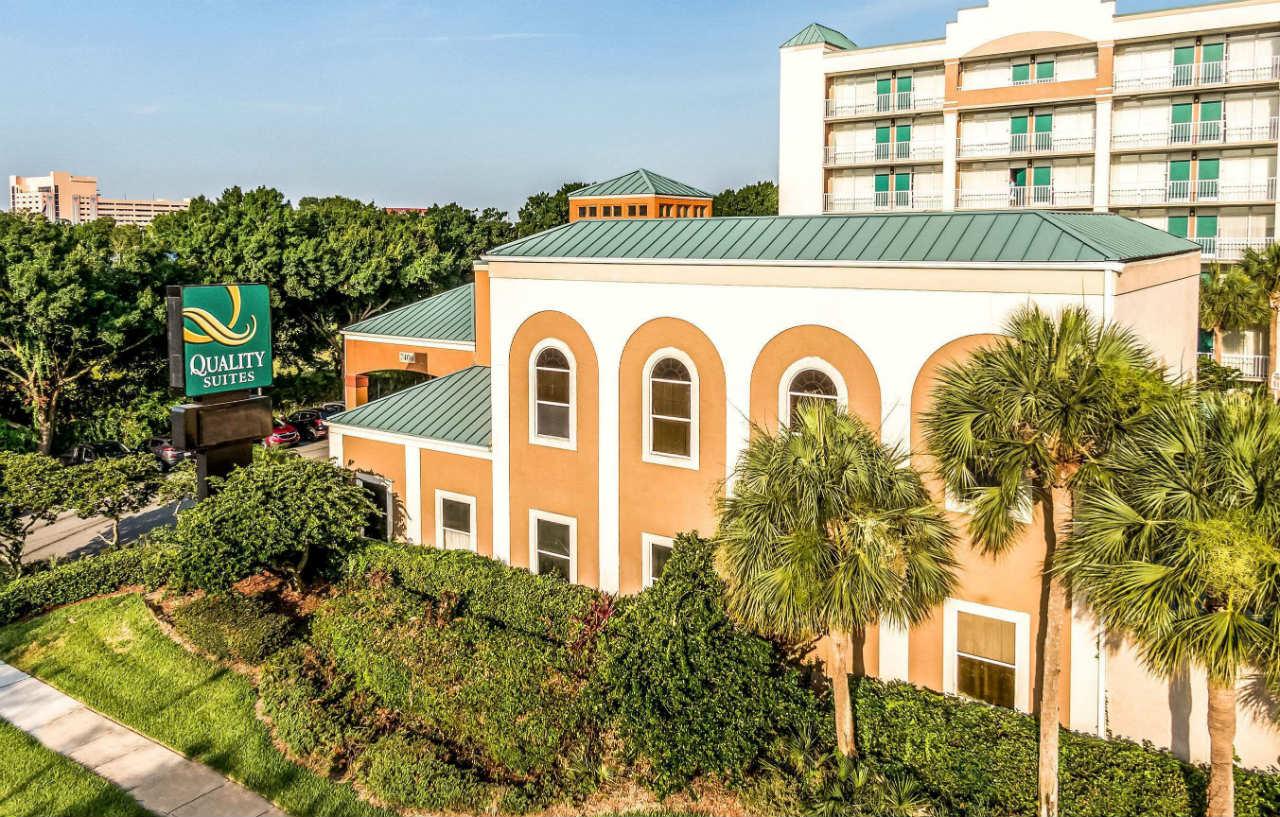 Daskk Near Universal Blvd, Ascend Collection Hotel