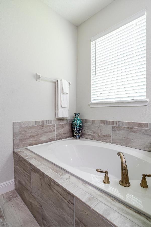 Holiday home Upscale Modern Getaway With Heated Pool/hot Tub, 9 Beds 8.5 Bath Sleeps 18+ Orlando