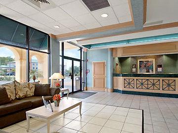 Days & By Wyndham Airport Motel Orlando