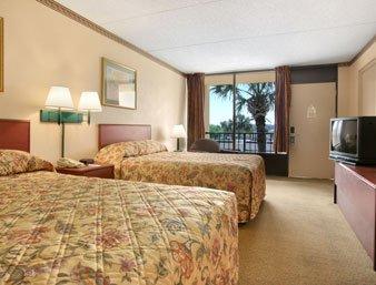 Days & By Wyndham Airport Orlando