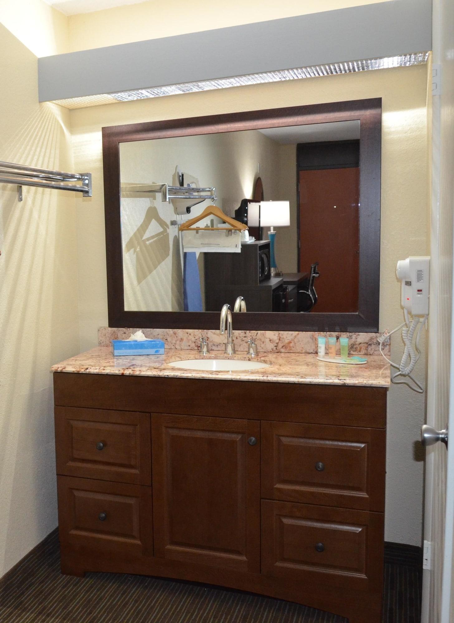 Days & By Wyndham Airport Motel Orlando