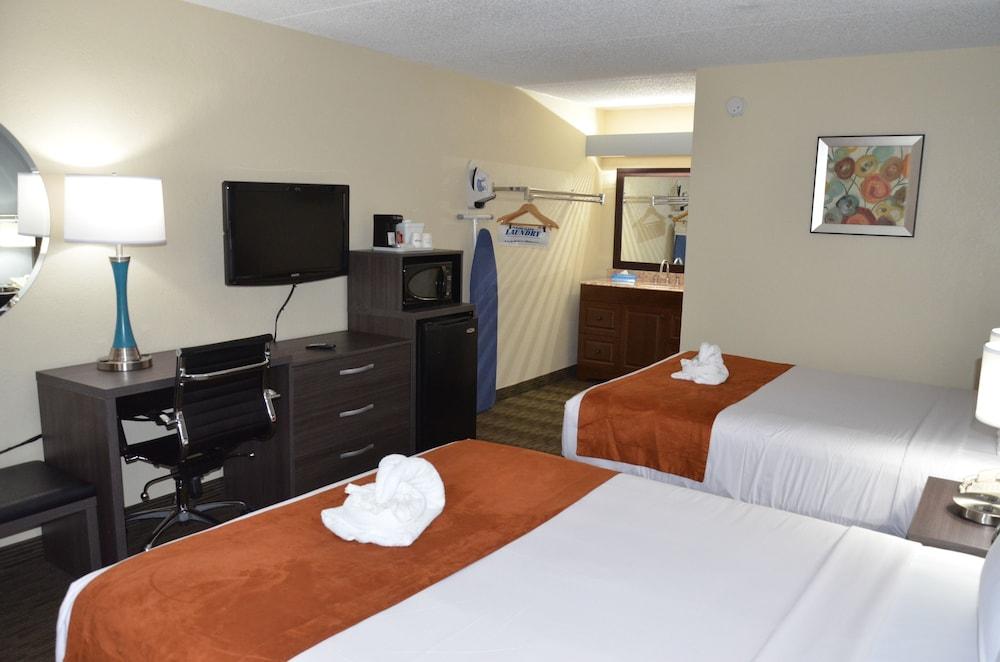 Days & By Wyndham Airport