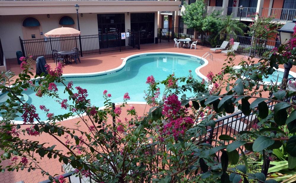 Days & By Wyndham Airport Motel Orlando