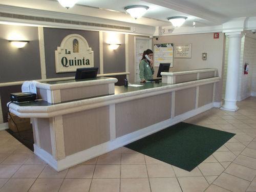 La Quinta By Wyndham Airport West Hotel 3*