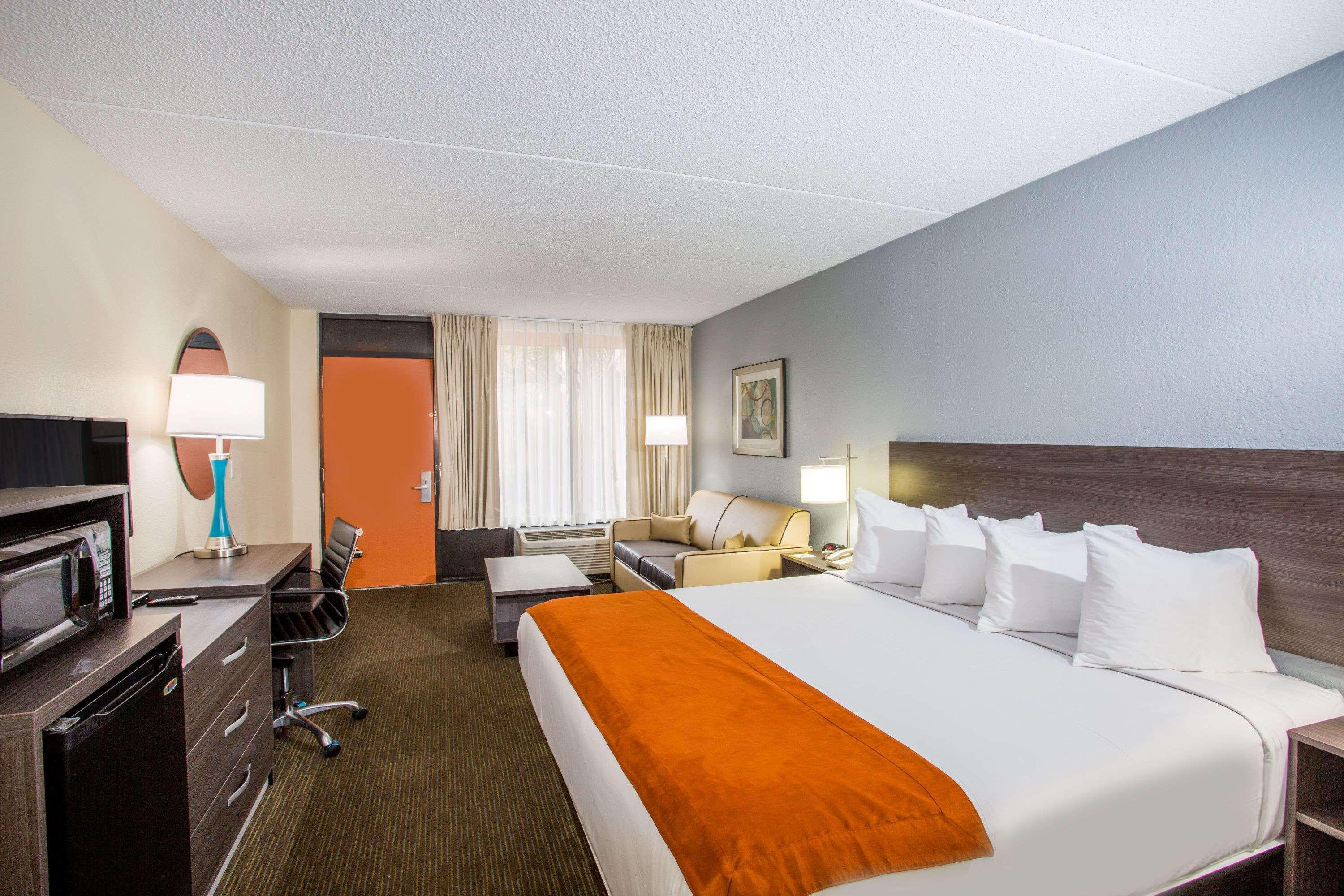 Days & By Wyndham Airport Motel Orlando