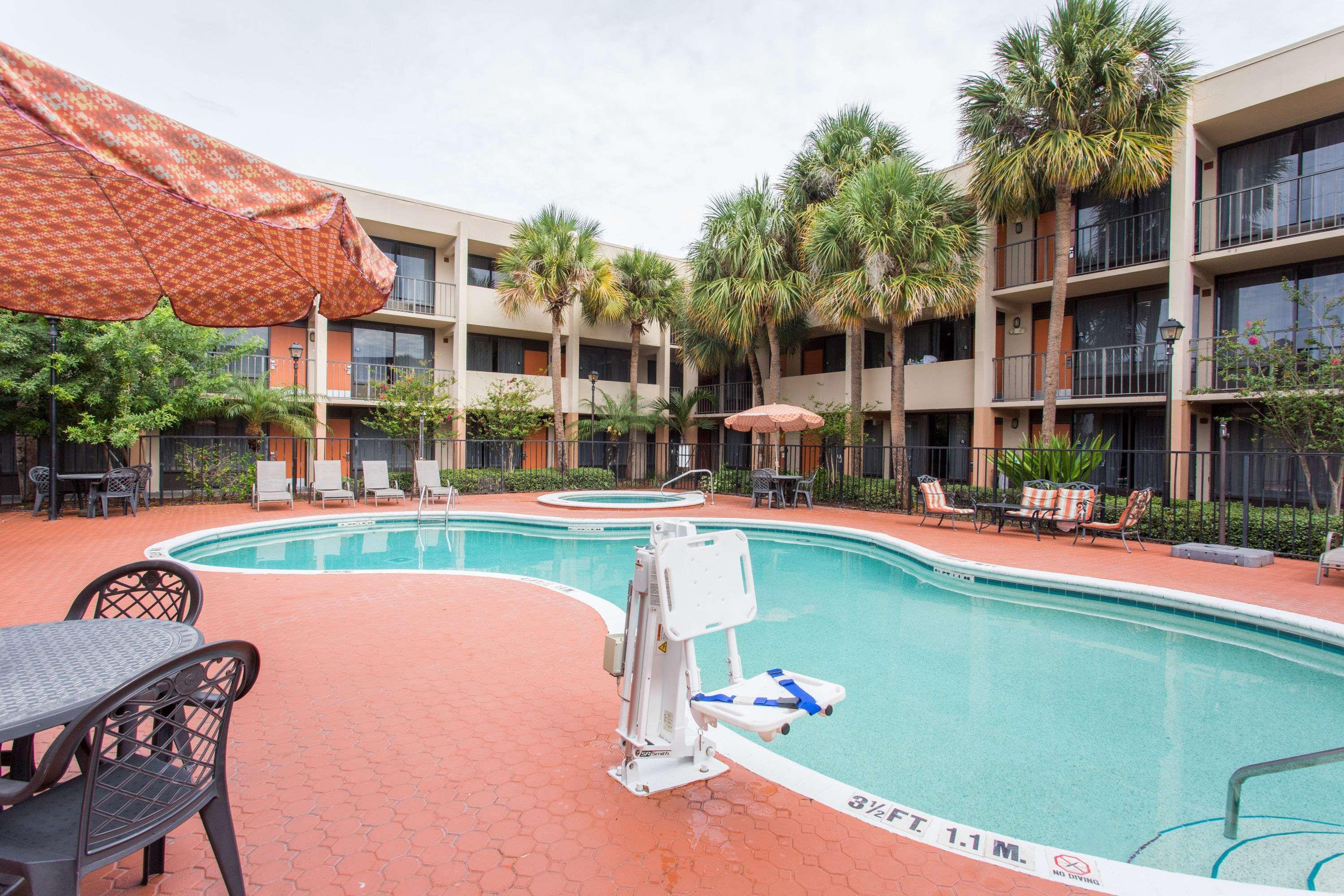 Motel Days & By Wyndham Airport